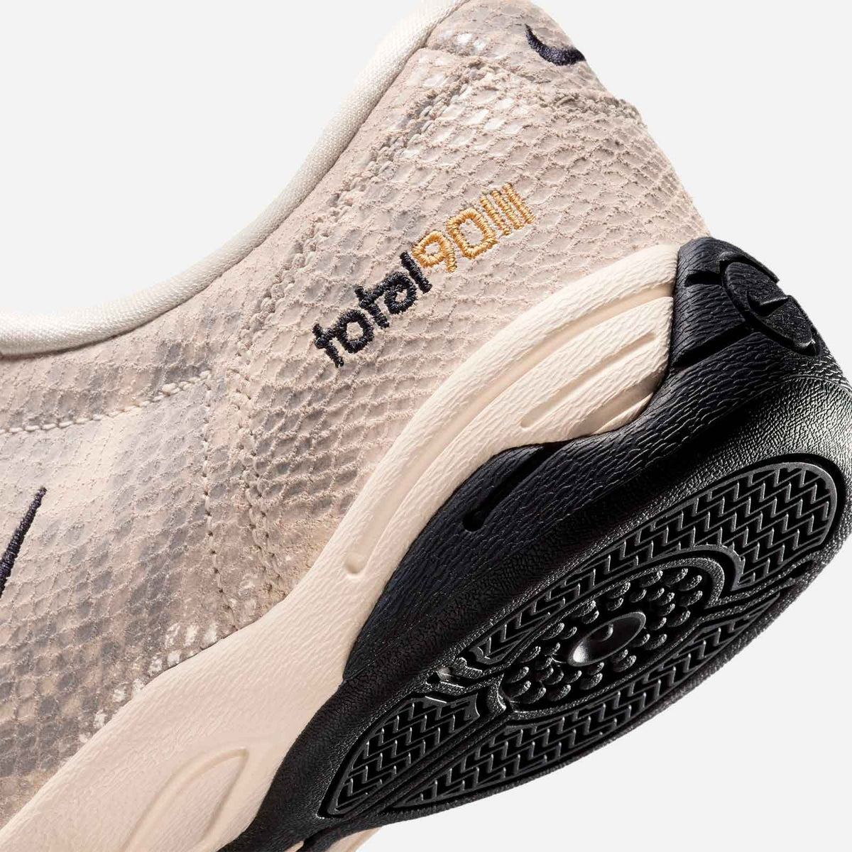 Nike Total 90 SE IB4204-100