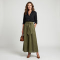 Conjunto Vera de Dos Piezas Blusa Negra y Falda Midi Verde Oliva