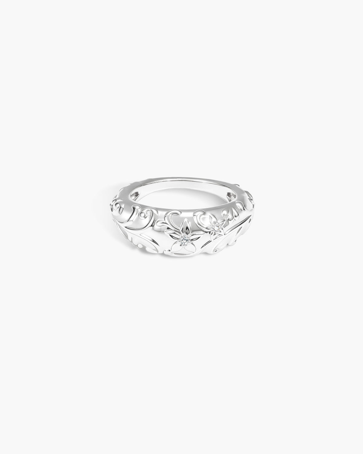 Anillo Wild Lily tipo domo en oro