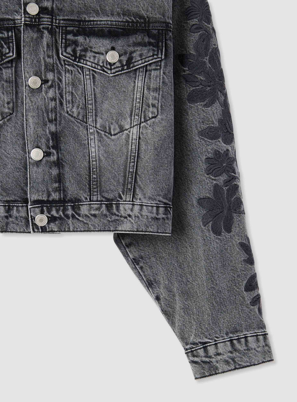 Chaqueta Vaquera Corta con Bordado Floral Azul Claro