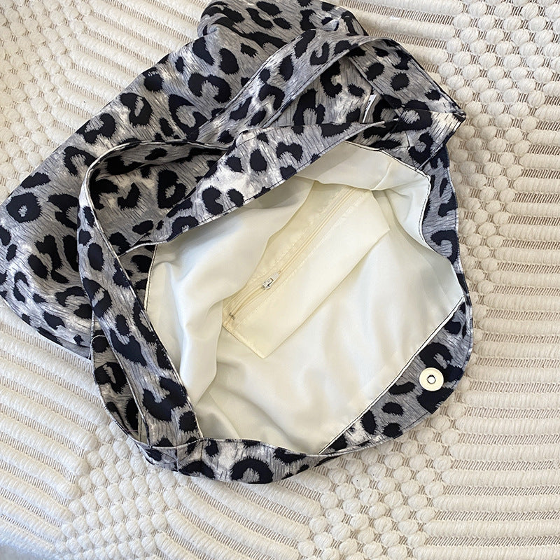 Pilar | Bolso femenino casual con estampado de leopardo