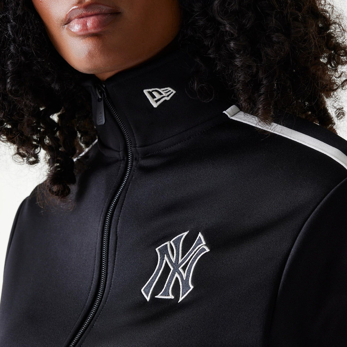 New York Yankees Women's MLB Midi Logo Black Track Jacket
