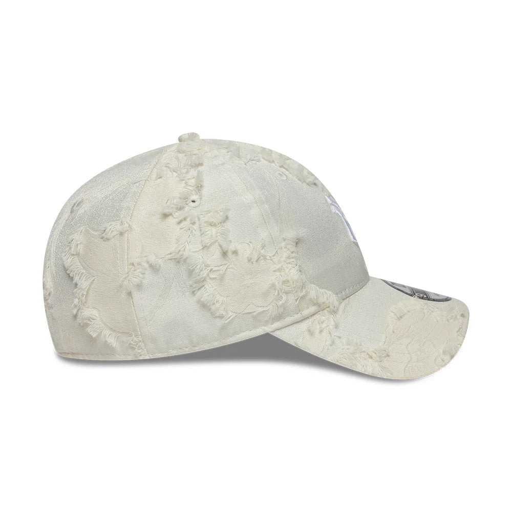 New York Yankees MLB Frayed Cream 9TWENTY Adjustable Cap