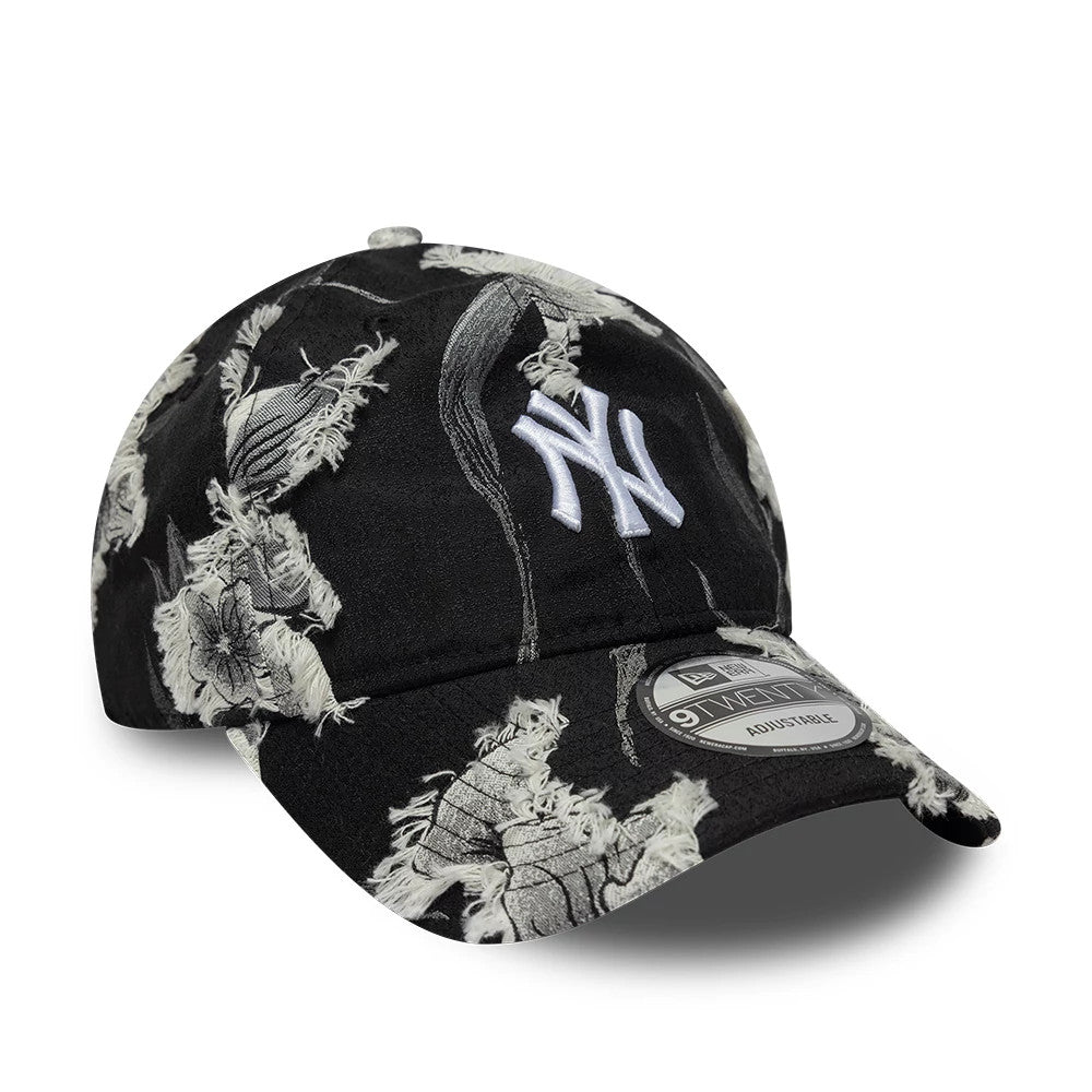 New York Yankees MLB Frayed Black 9TWENTY Adjustable Cap