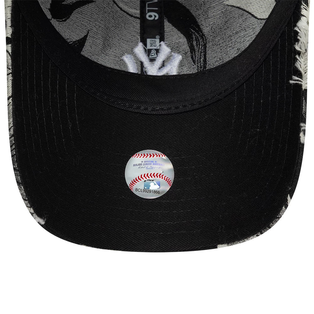 New York Yankees MLB Frayed Black 9TWENTY Adjustable Cap