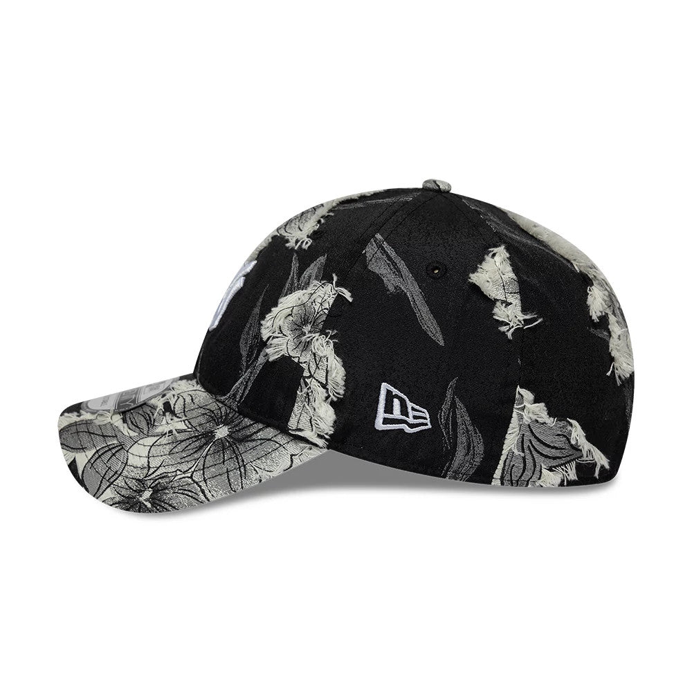 New York Yankees MLB Frayed Black 9TWENTY Adjustable Cap