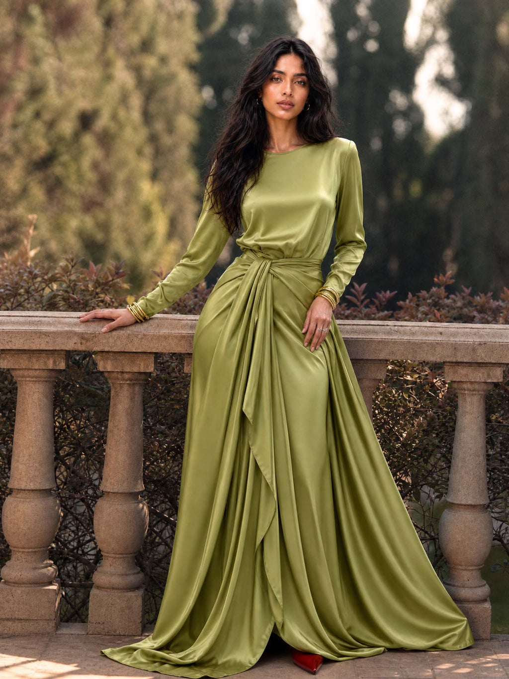 Adela | Elegante Vestido Maxi de Satén Drapeado