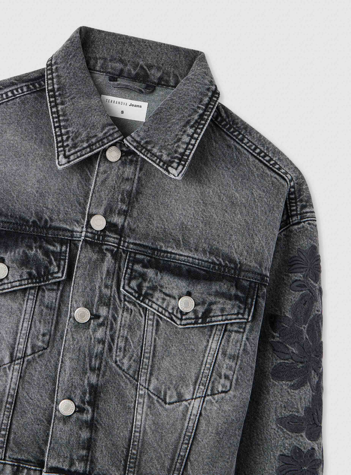 Chaqueta Vaquera Corta con Bordado Floral Azul Claro