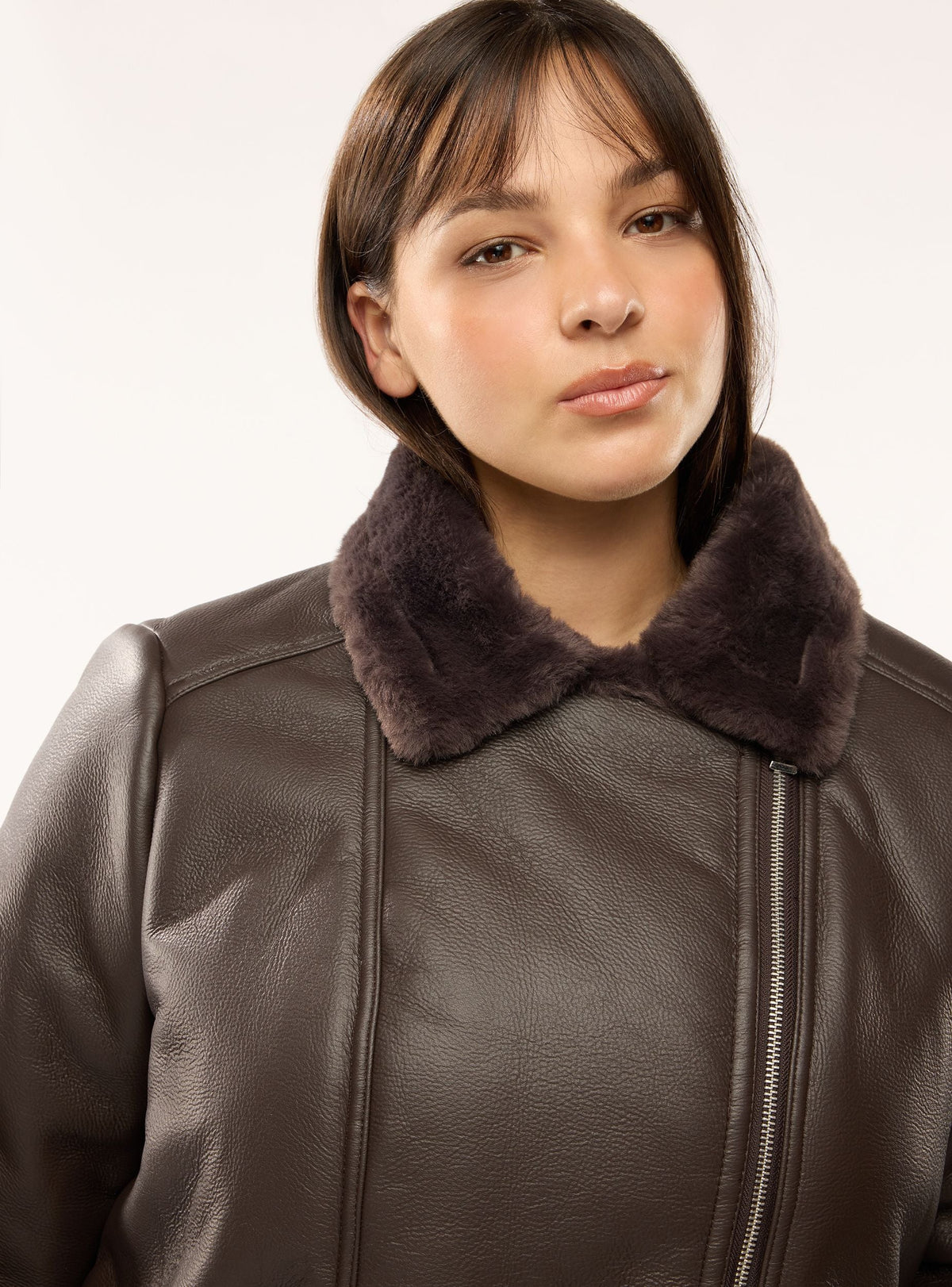 Chaqueta con Cuello Efecto Peluche y Cremallera Cacao