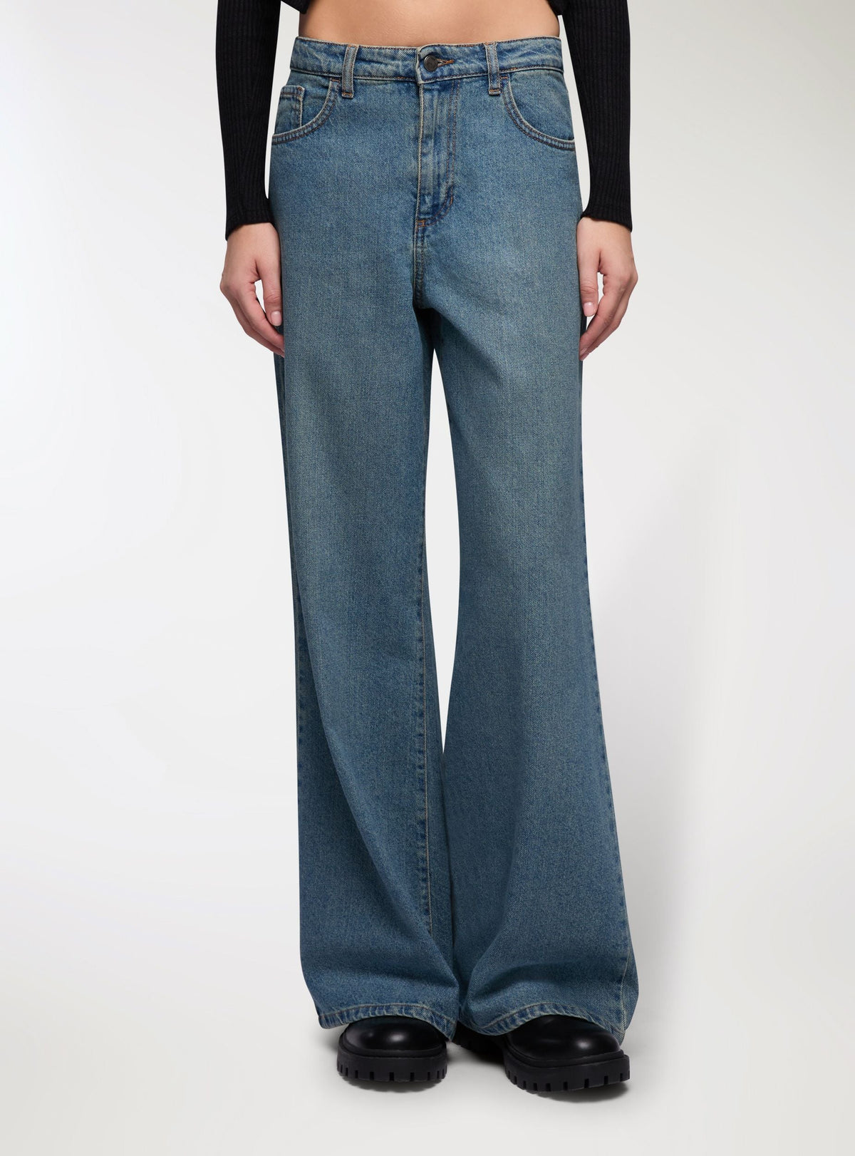 Straight-leg jeans