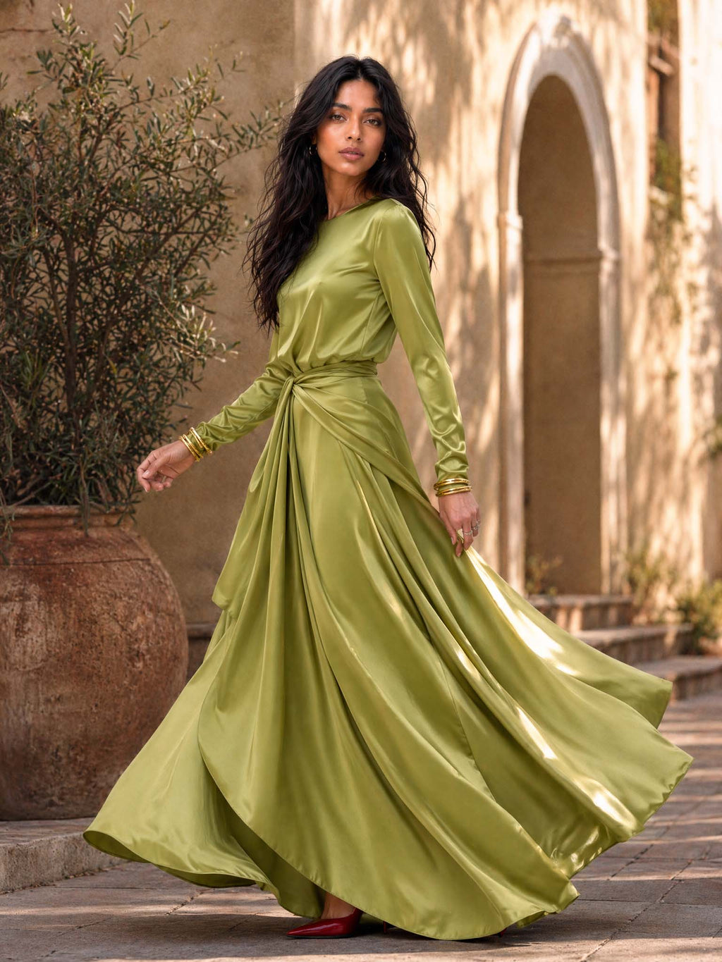 Adela | Elegante Vestido Maxi de Satén Drapeado