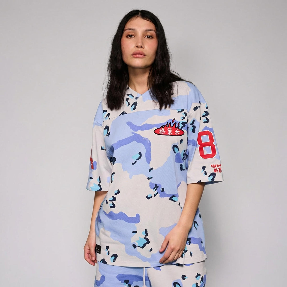 Camiseta Concreat Jungle Estampado Integral Cuello V Oversized Camuflaje Azul