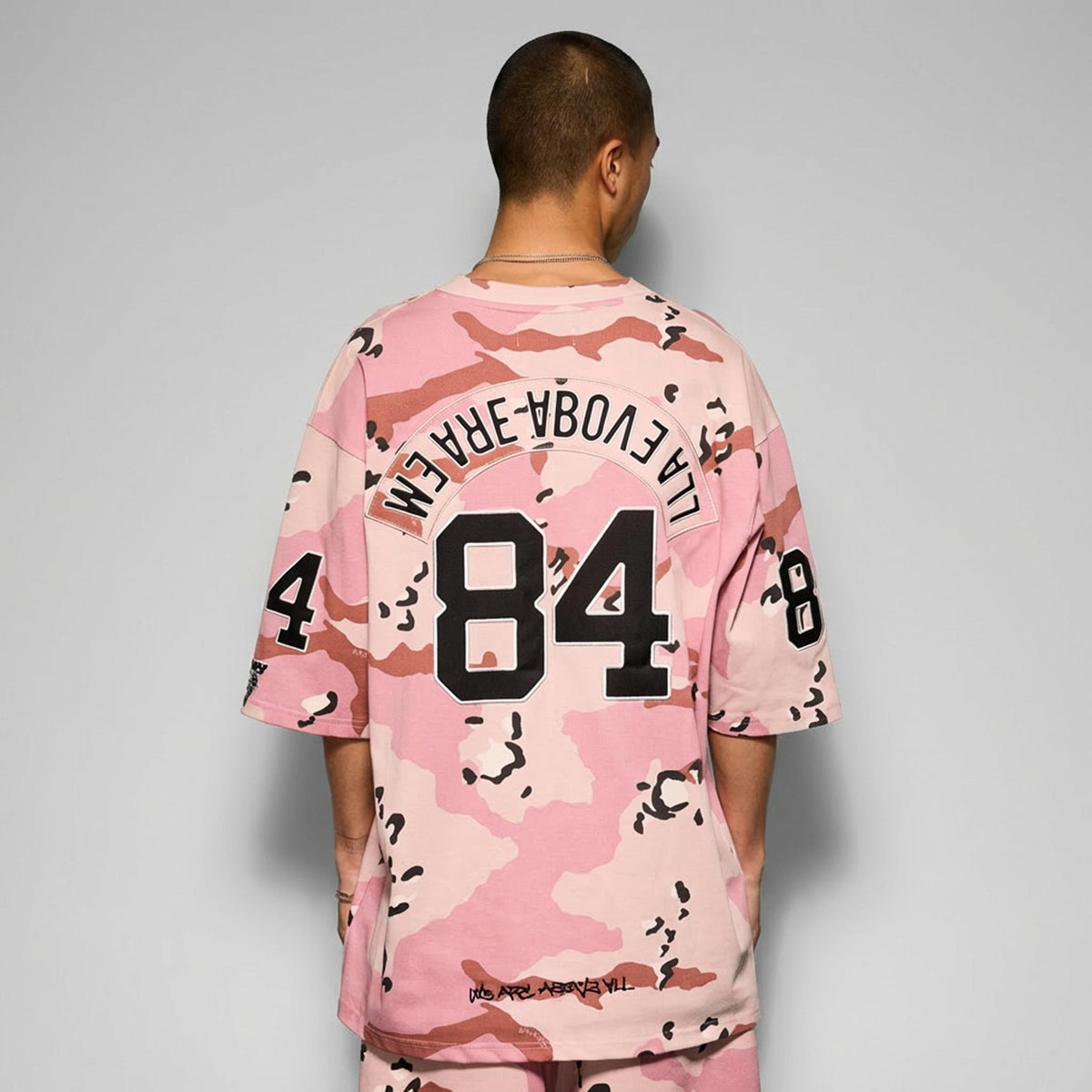 Camiseta Concreat Jungle Estampado Integral Cuello V Oversized Camuflaje Rosa