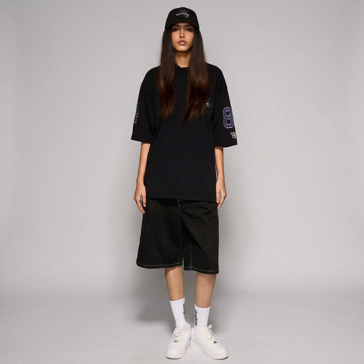 Camiseta Concreat Jungle Cuello V Oversized Negra