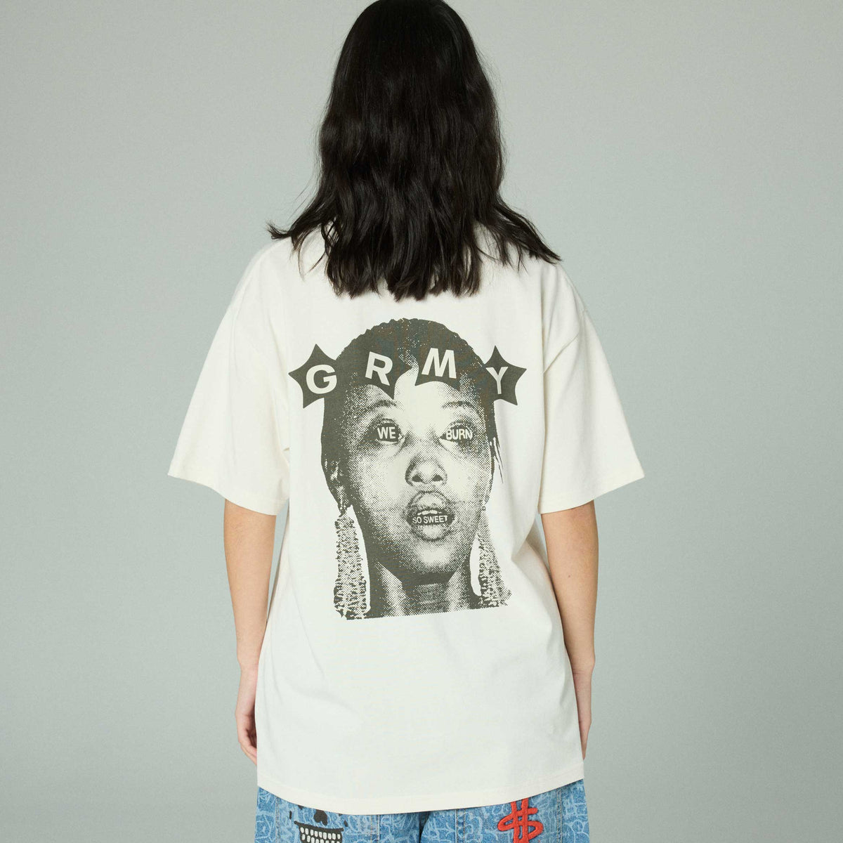 Camiseta The We Burn Sweet Classic Fit Blanco Roto