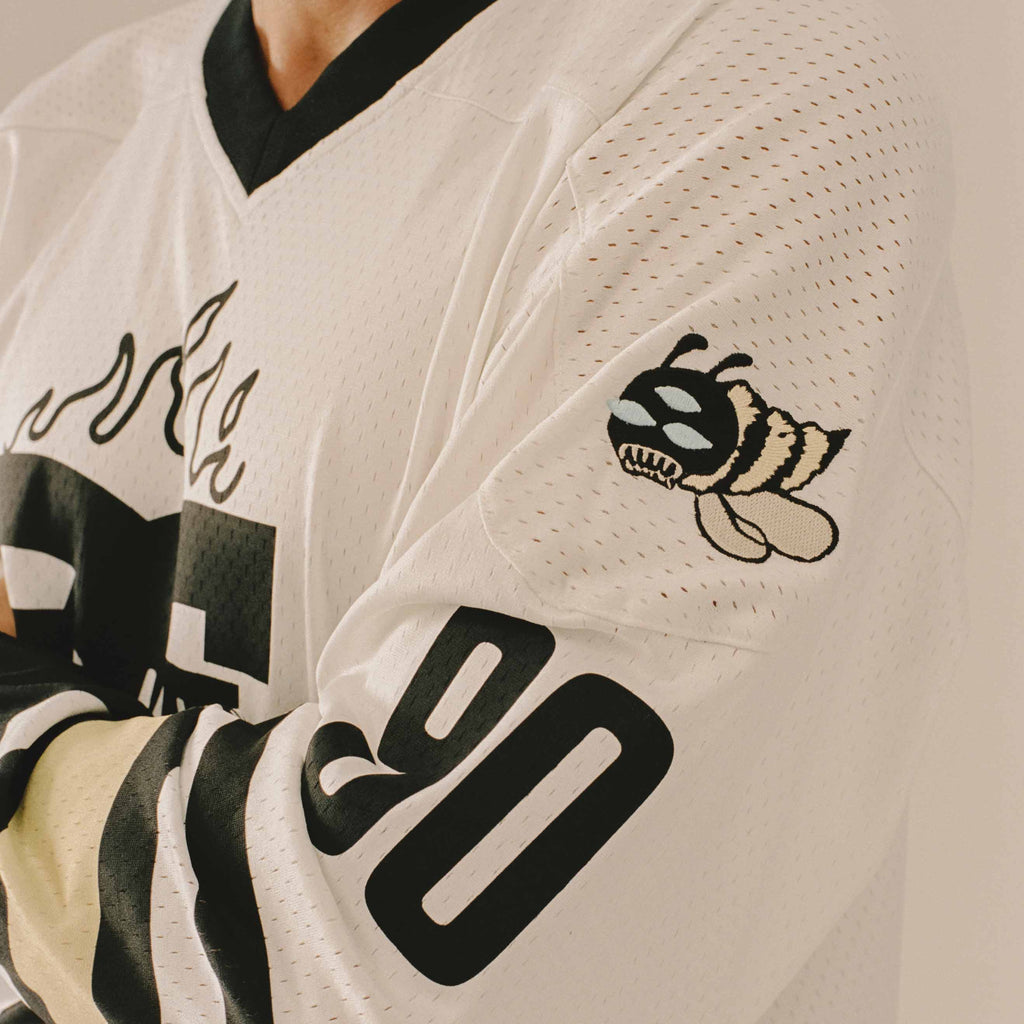 Camiseta Hockey The Swarm DC Shoes x Grimey Blanco Roto