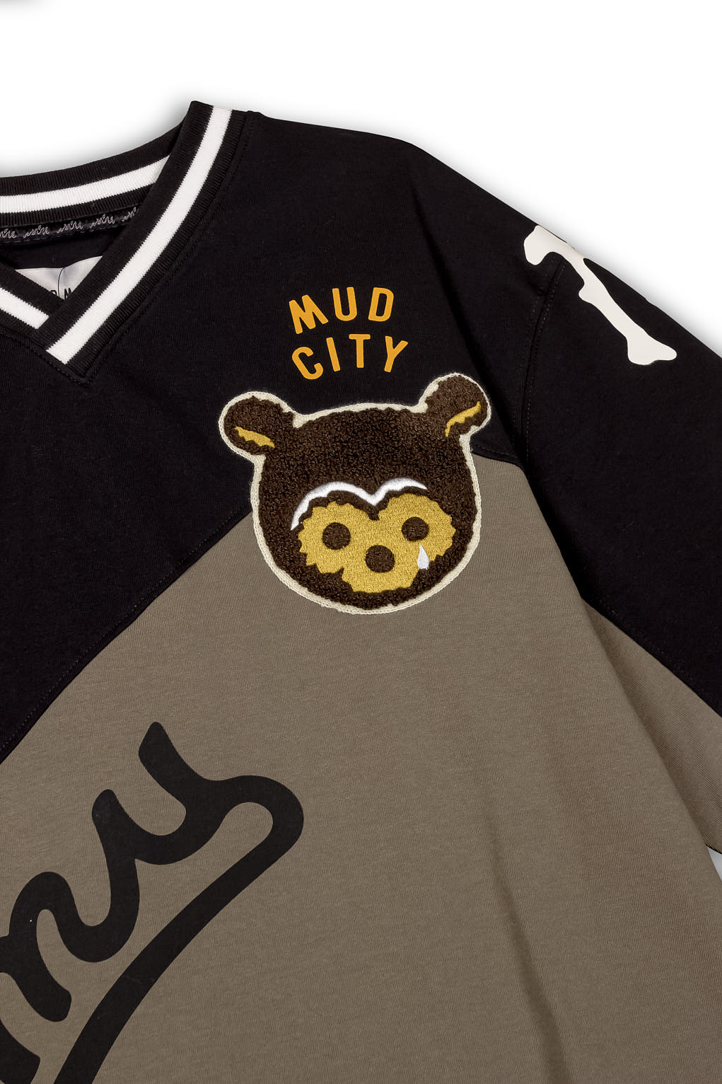 Mud's The Residence Oversized V-Neck T-Shirt Black