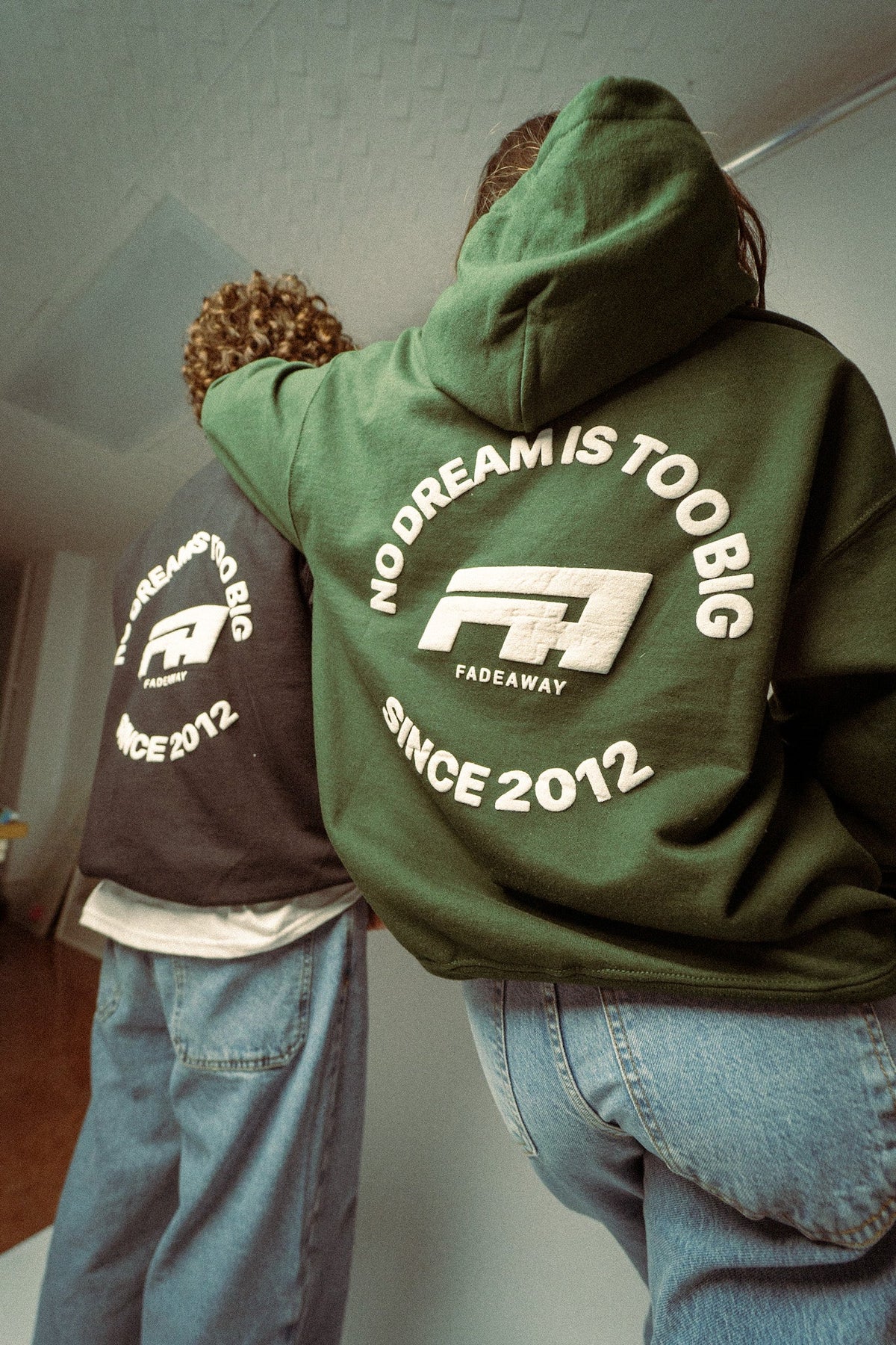 FRIENDS GREEN SWEATSHIRT