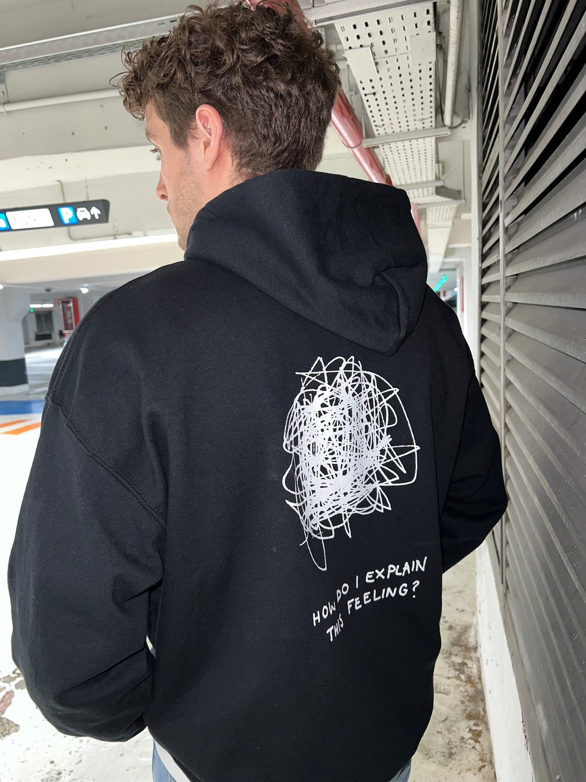 SUDADERA NEGRA KAOS