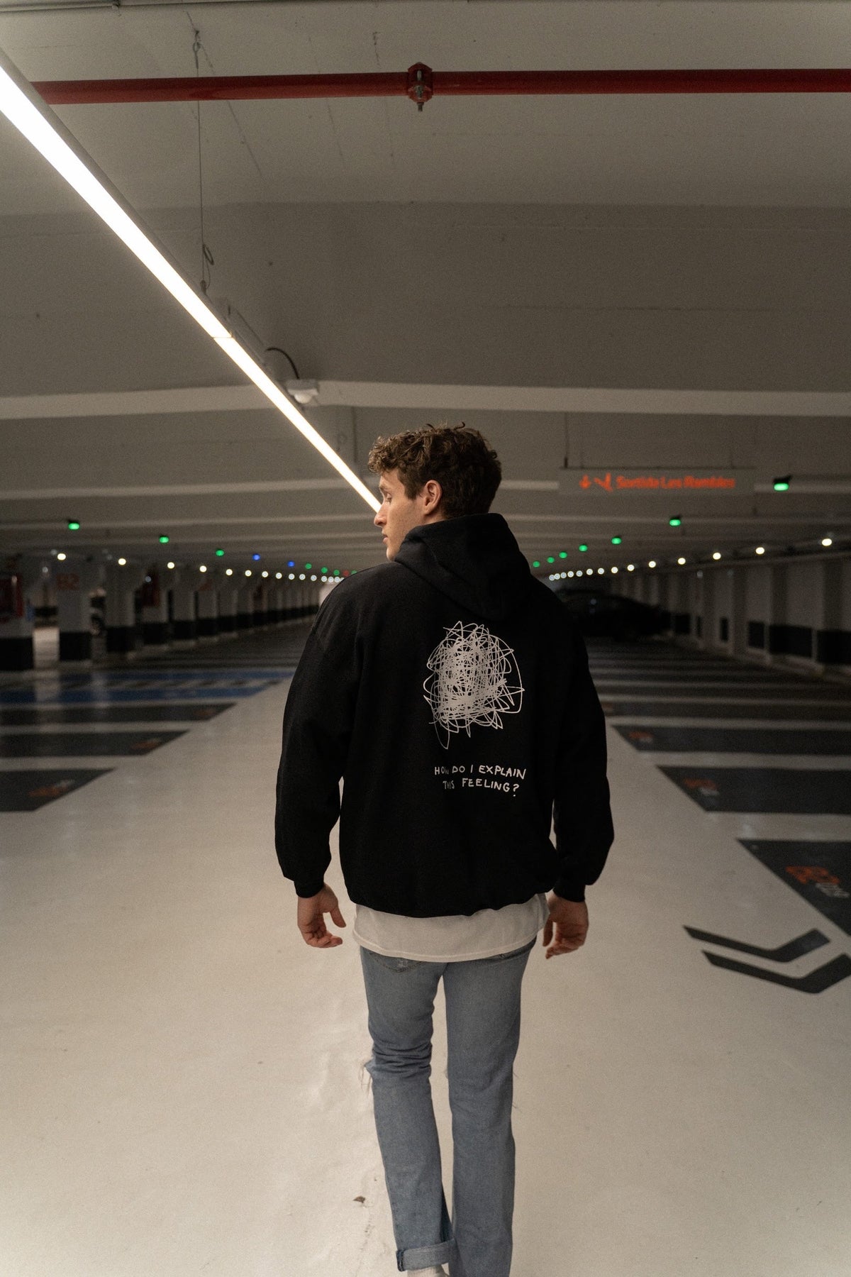 SUDADERA NEGRA KAOS