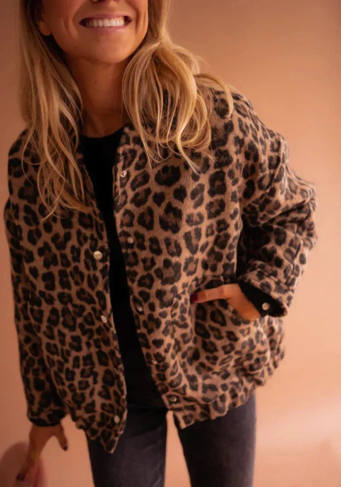 Valeria |Chaqueta con Estampado de Leopardo Elegante y Corte Cómodo