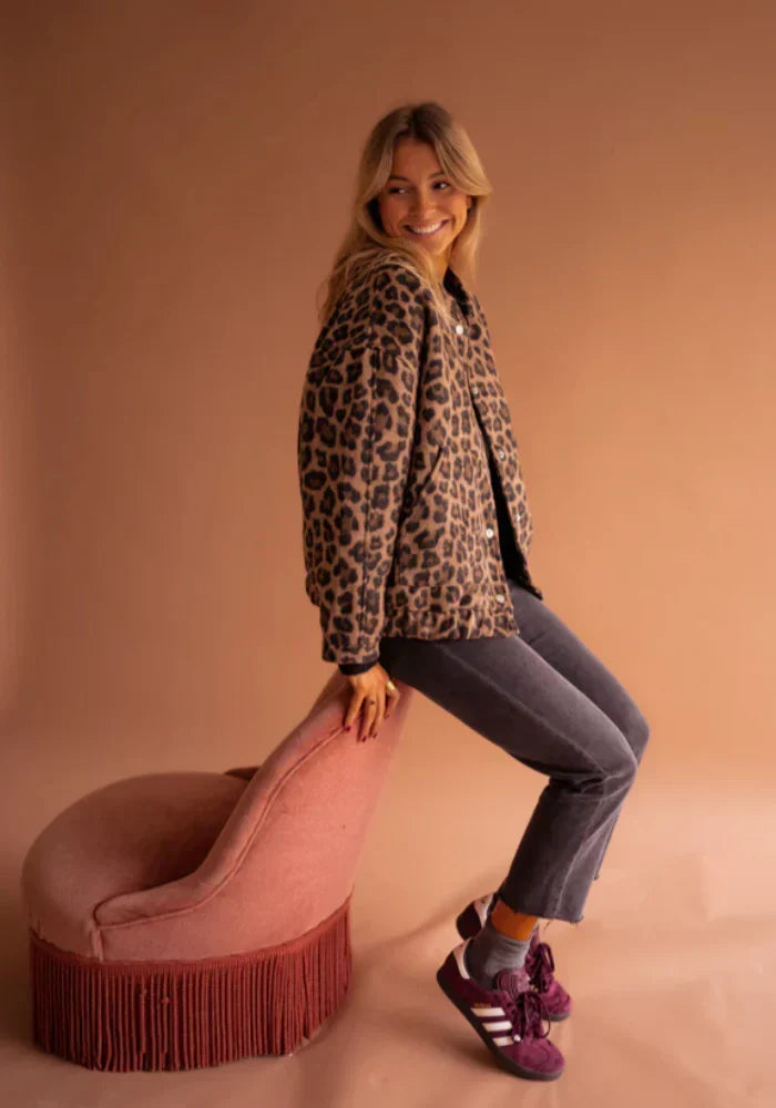Valeria |Chaqueta con Estampado de Leopardo Elegante y Corte Cómodo