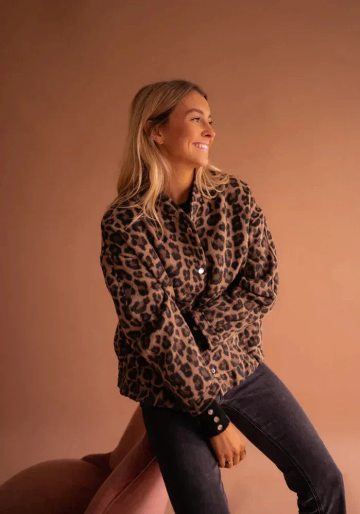 Valeria |Chaqueta con Estampado de Leopardo Elegante y Corte Cómodo