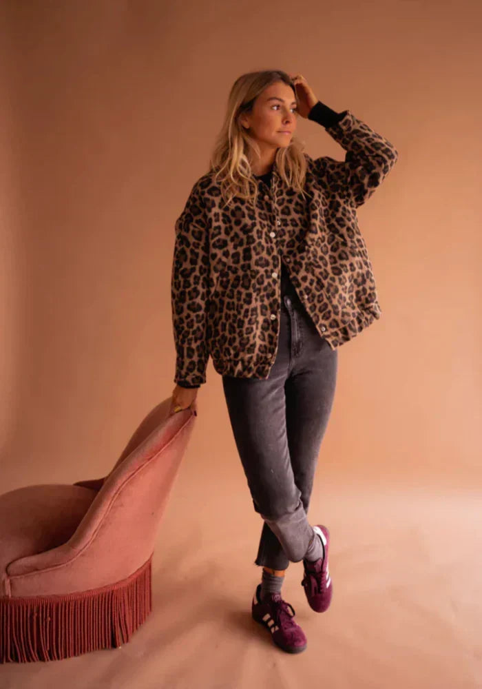Valeria |Chaqueta con Estampado de Leopardo Elegante y Corte Cómodo