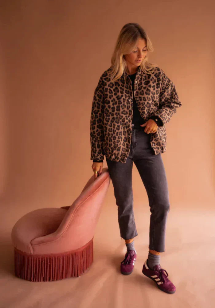 Valeria |Chaqueta con Estampado de Leopardo Elegante y Corte Cómodo