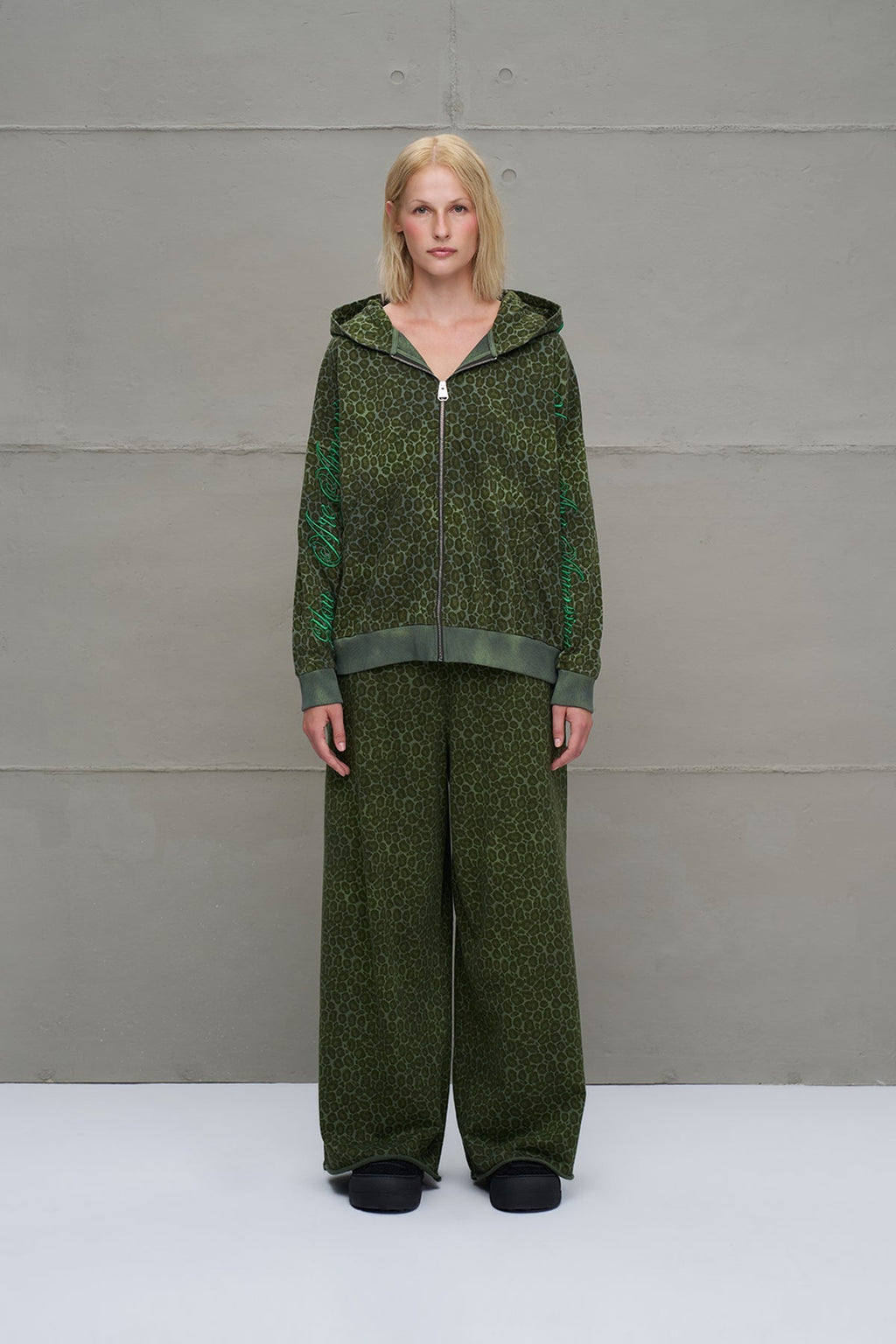 Pantalón Oversize Estampado Leopardo Verde
