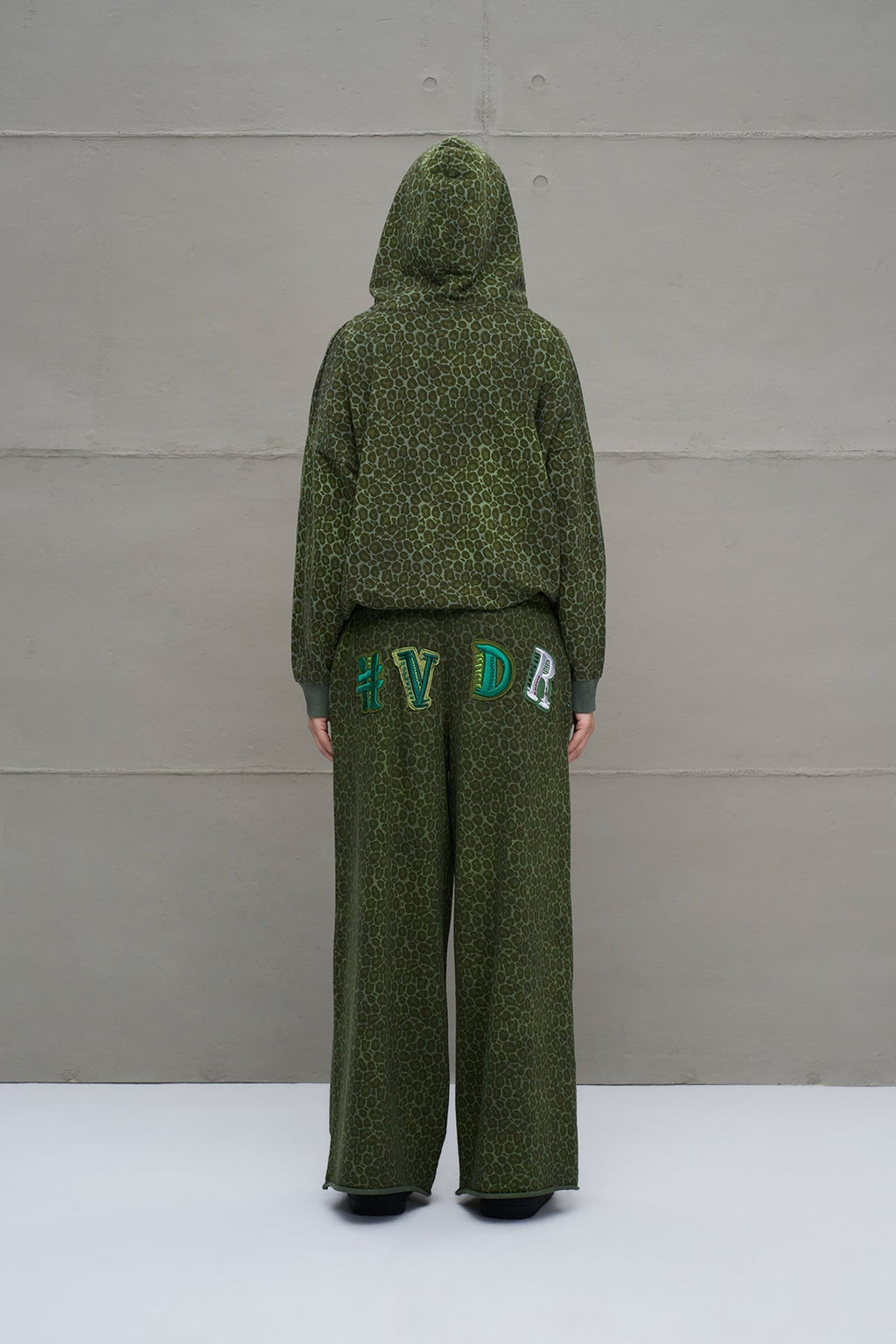 Pantalón Oversize Estampado Leopardo Verde