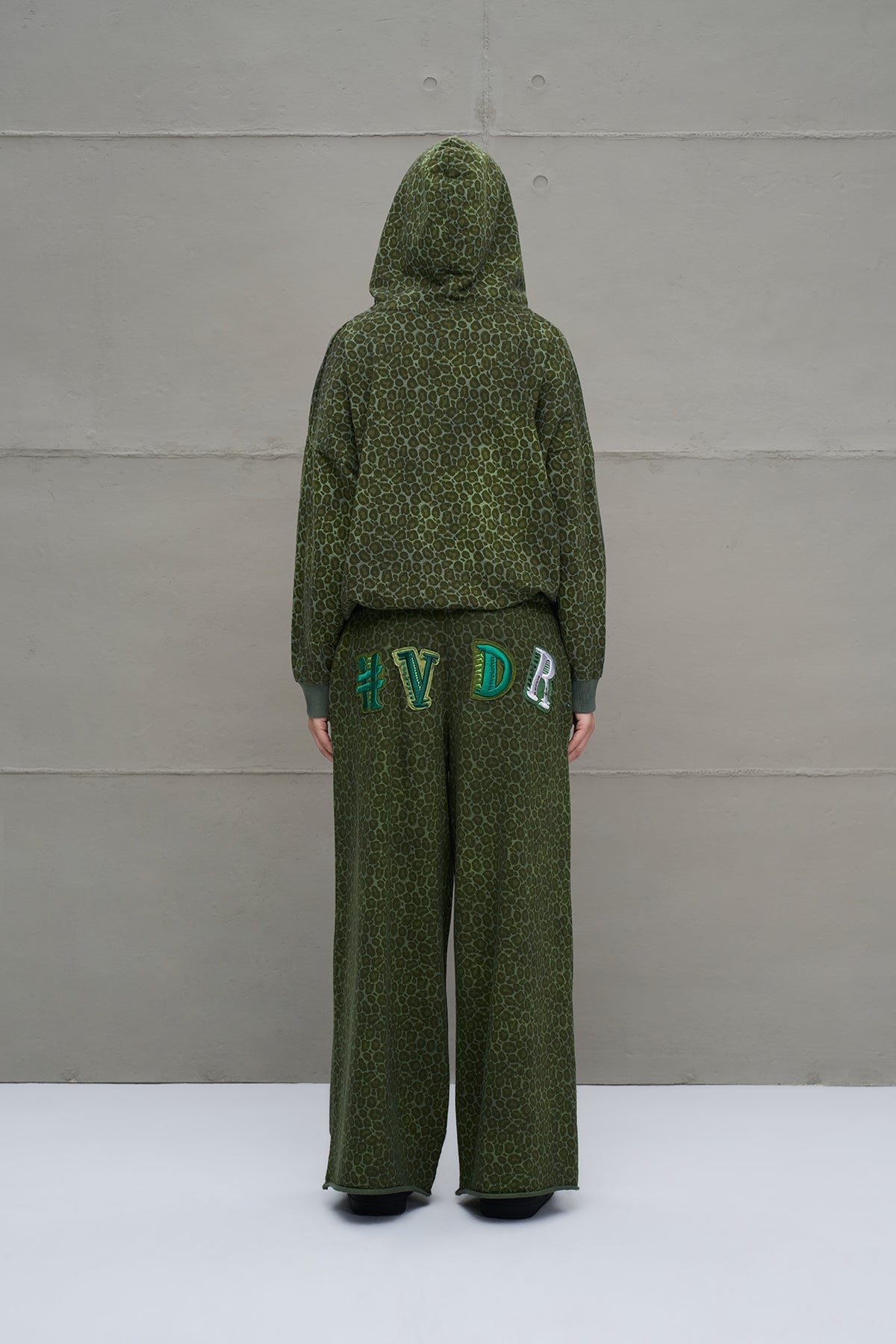 Pantalón Oversize Estampado Leopardo Verde