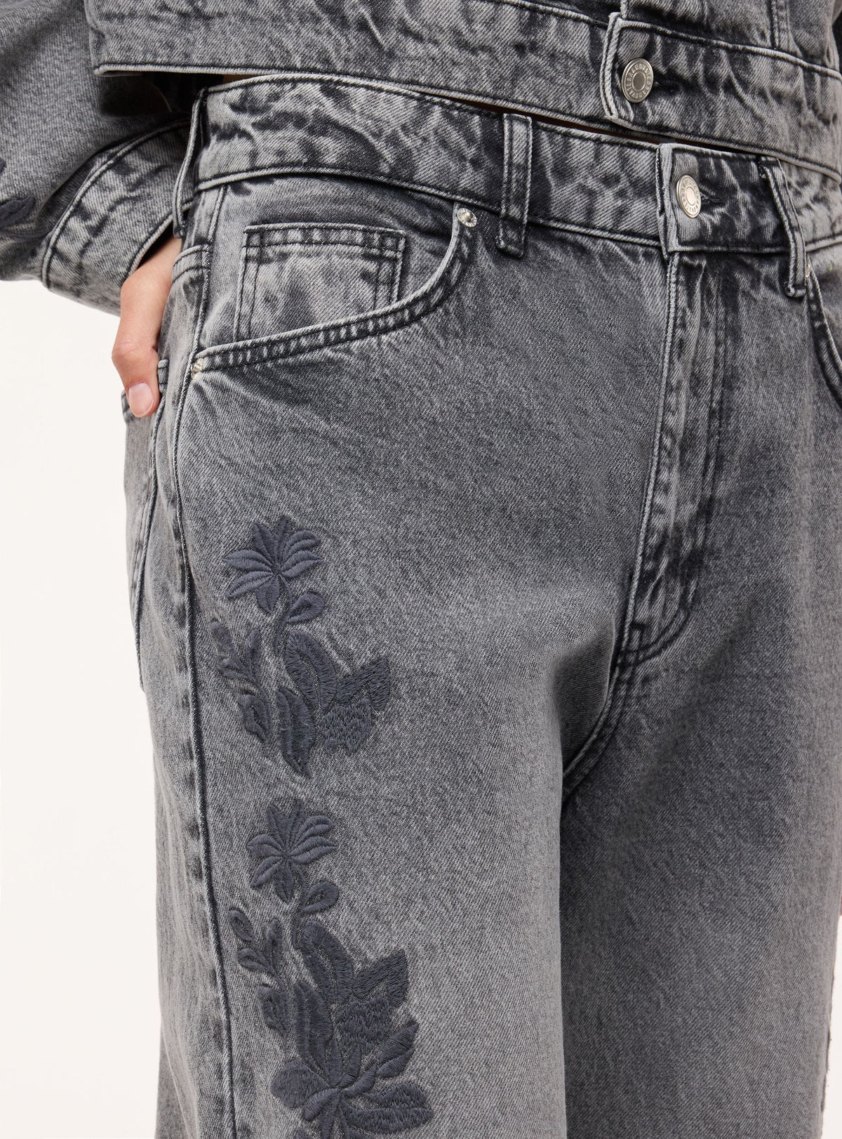 Chaqueta Vaquera Corta con Bordado Floral Azul Claro