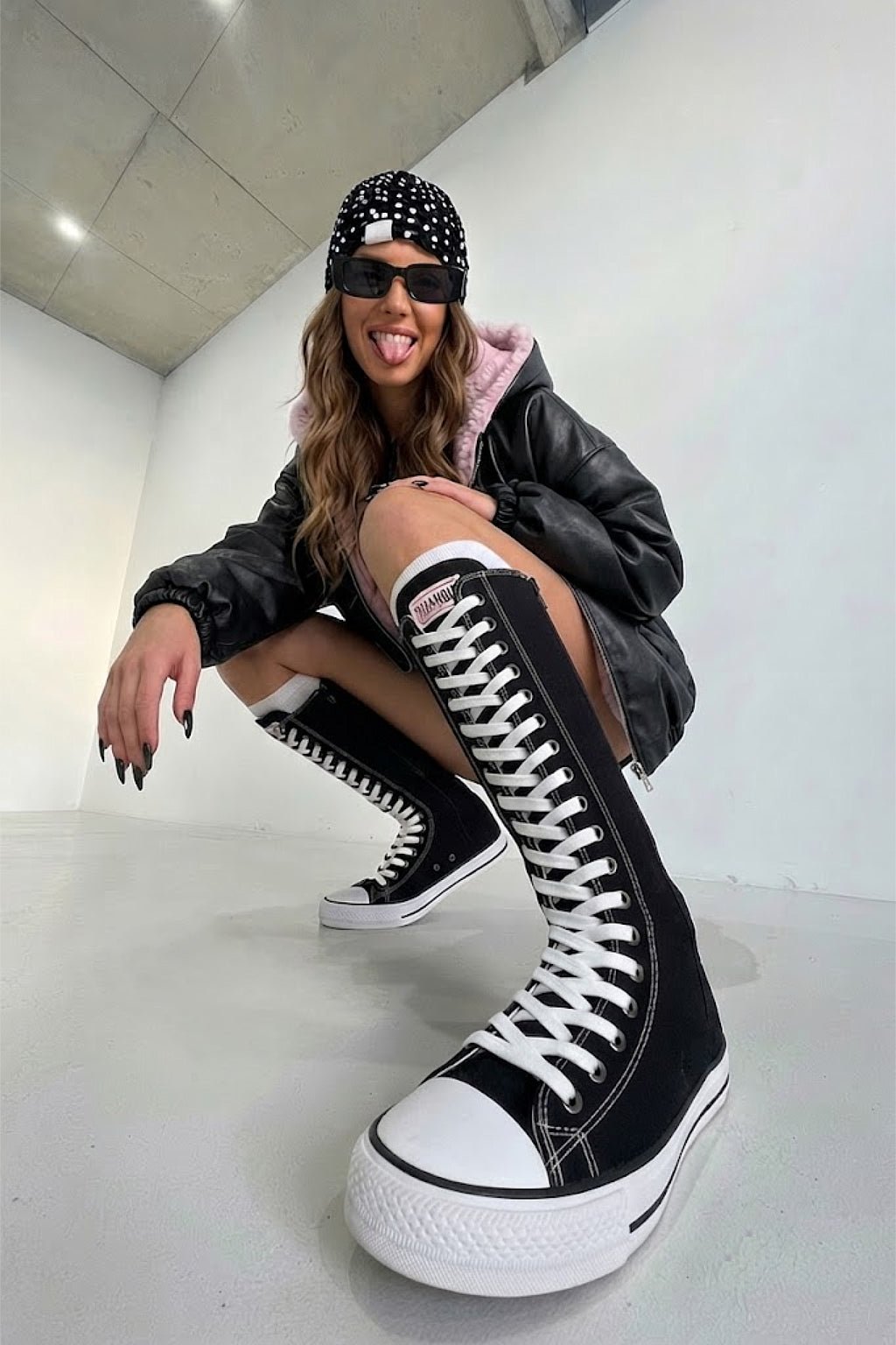 Basketball shoe