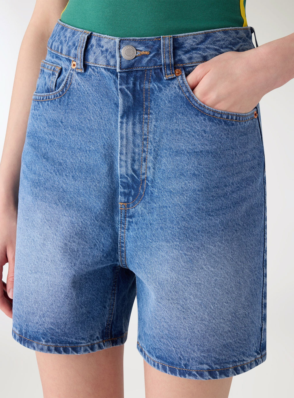 Bermudas Vaqueras Tiro Alto Azul Denim Medio