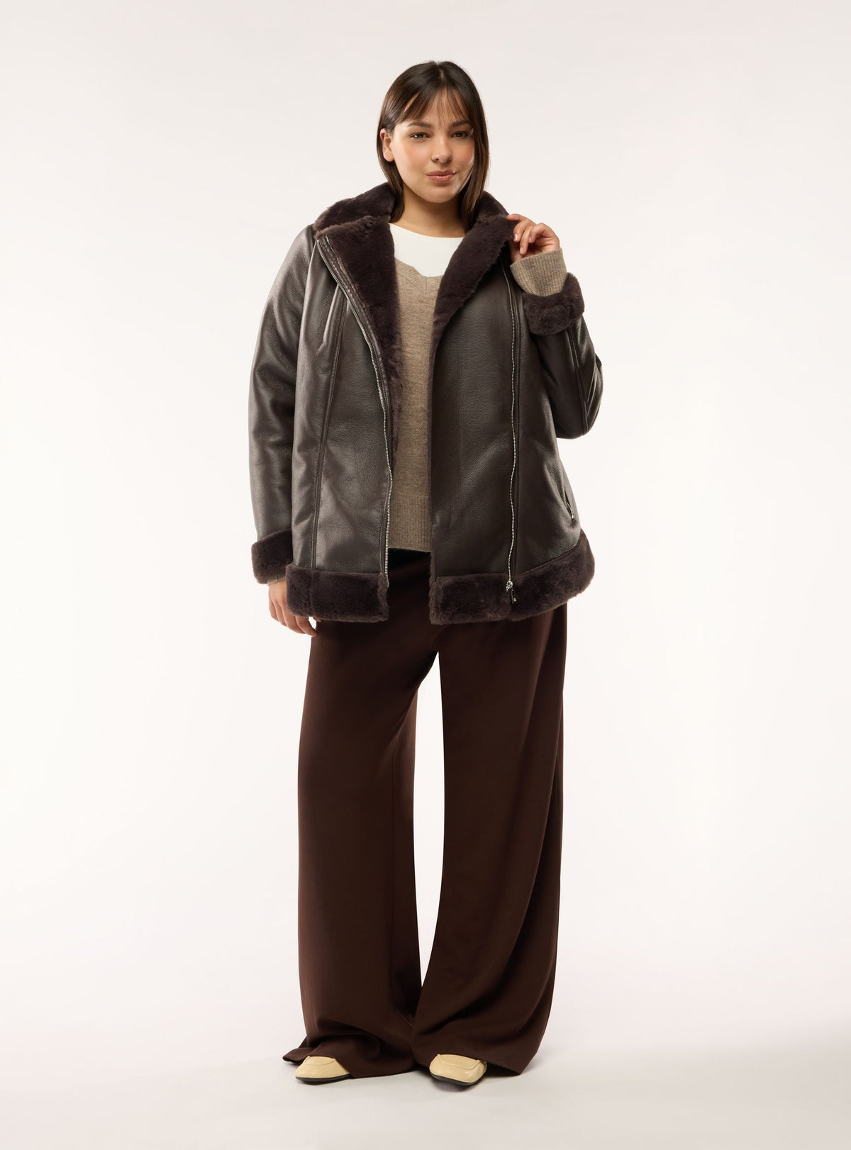 Chaqueta con Cuello Efecto Peluche y Cremallera Cacao
