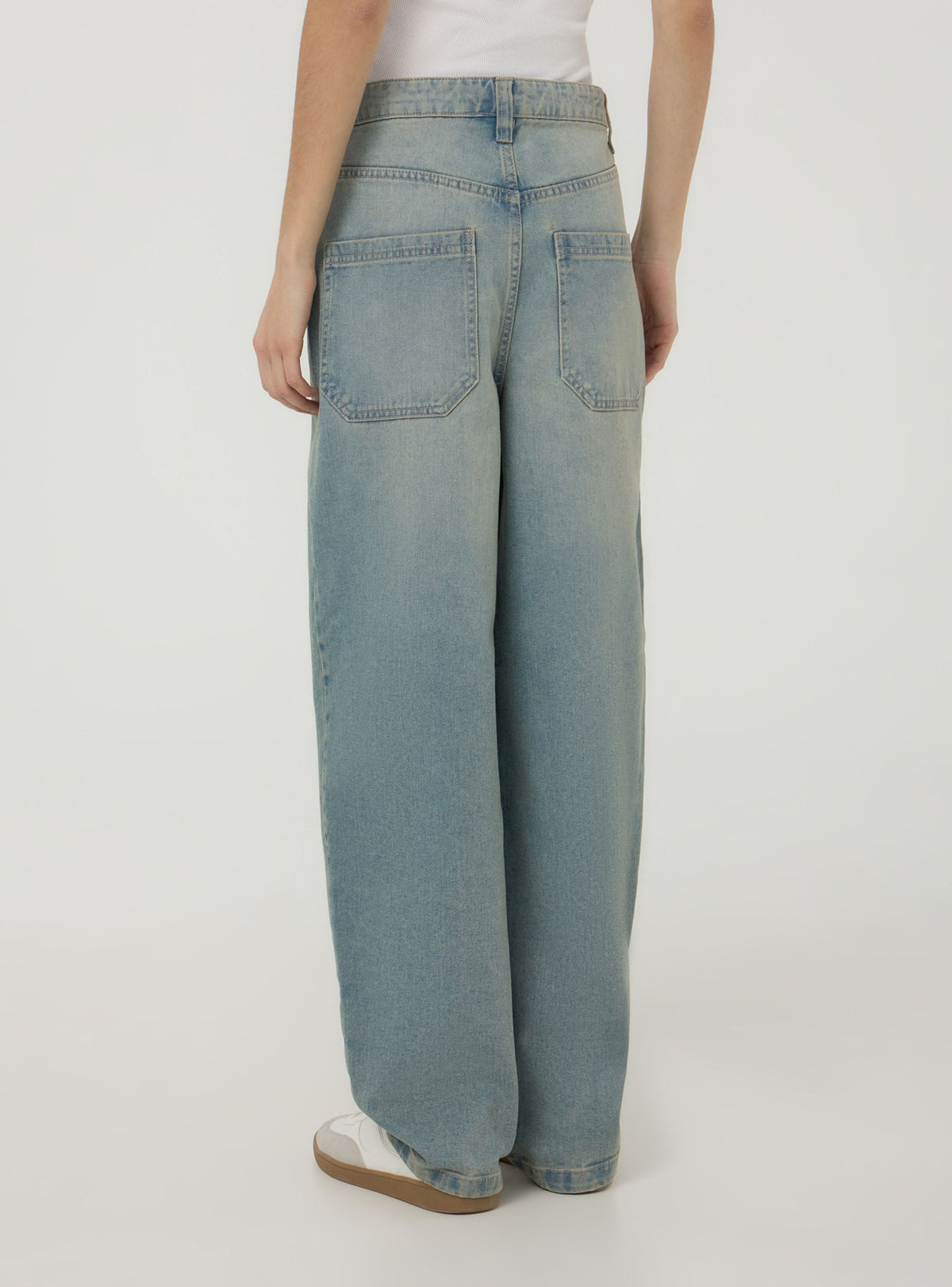 Mid-Blue Dyed Balloon Jeans
