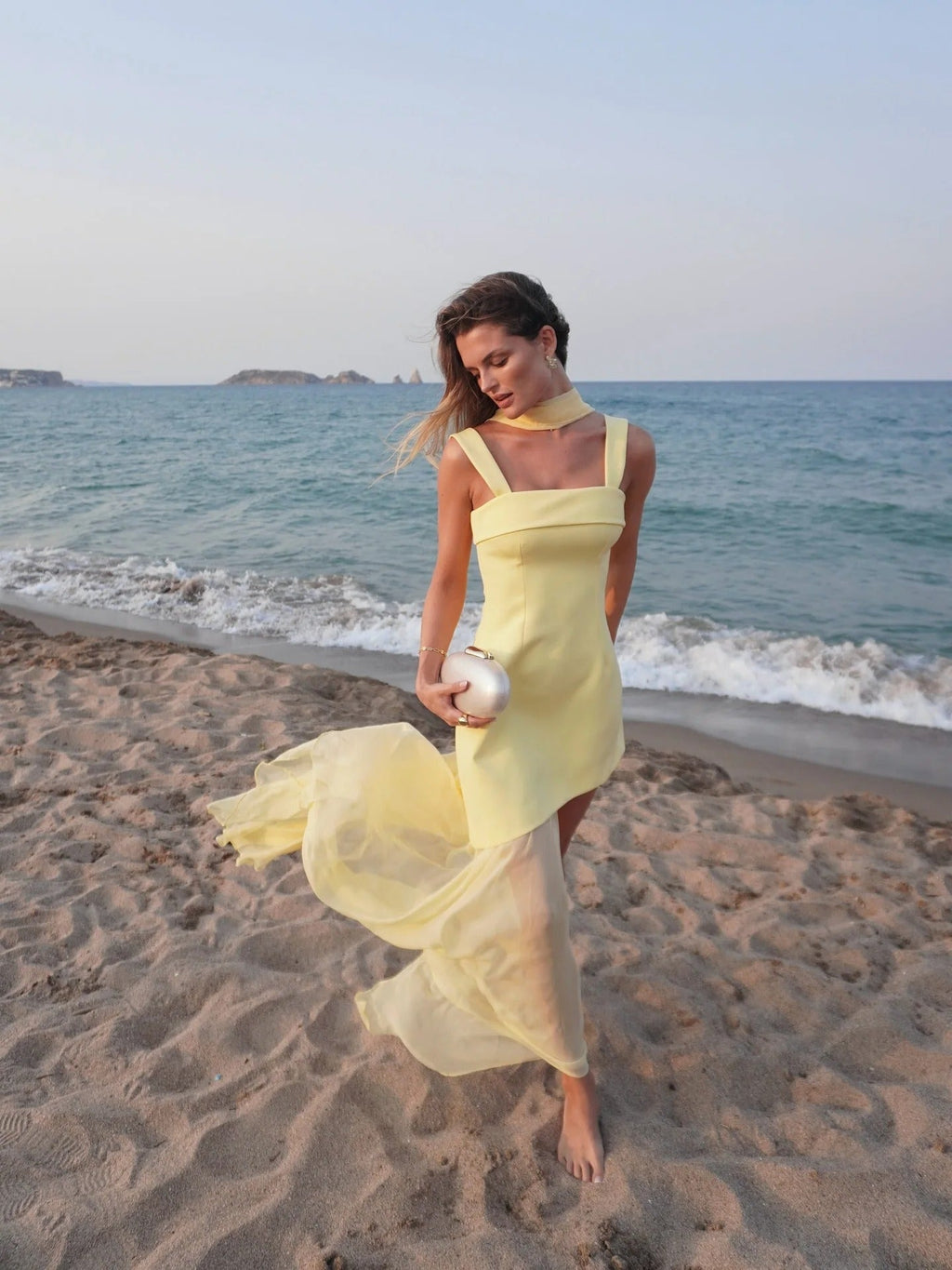 Celia | Vestido Maxi Borgoña con Detalle de Lazo y Falda de Gasa