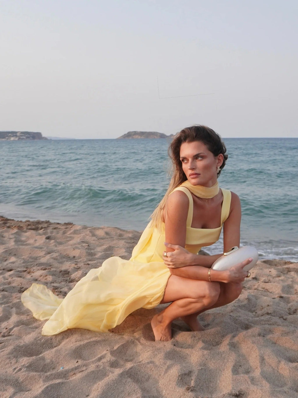 Celia | Vestido Maxi Borgoña con Detalle de Lazo y Falda de Gasa