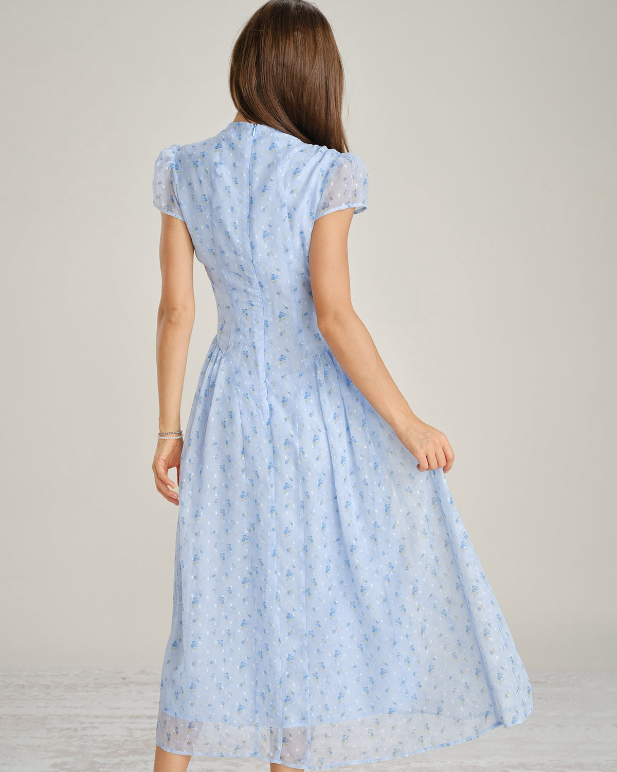 Clara | Vestido Largo de Gasa Floral Azul Mujer Cuello Alto Manga Corta